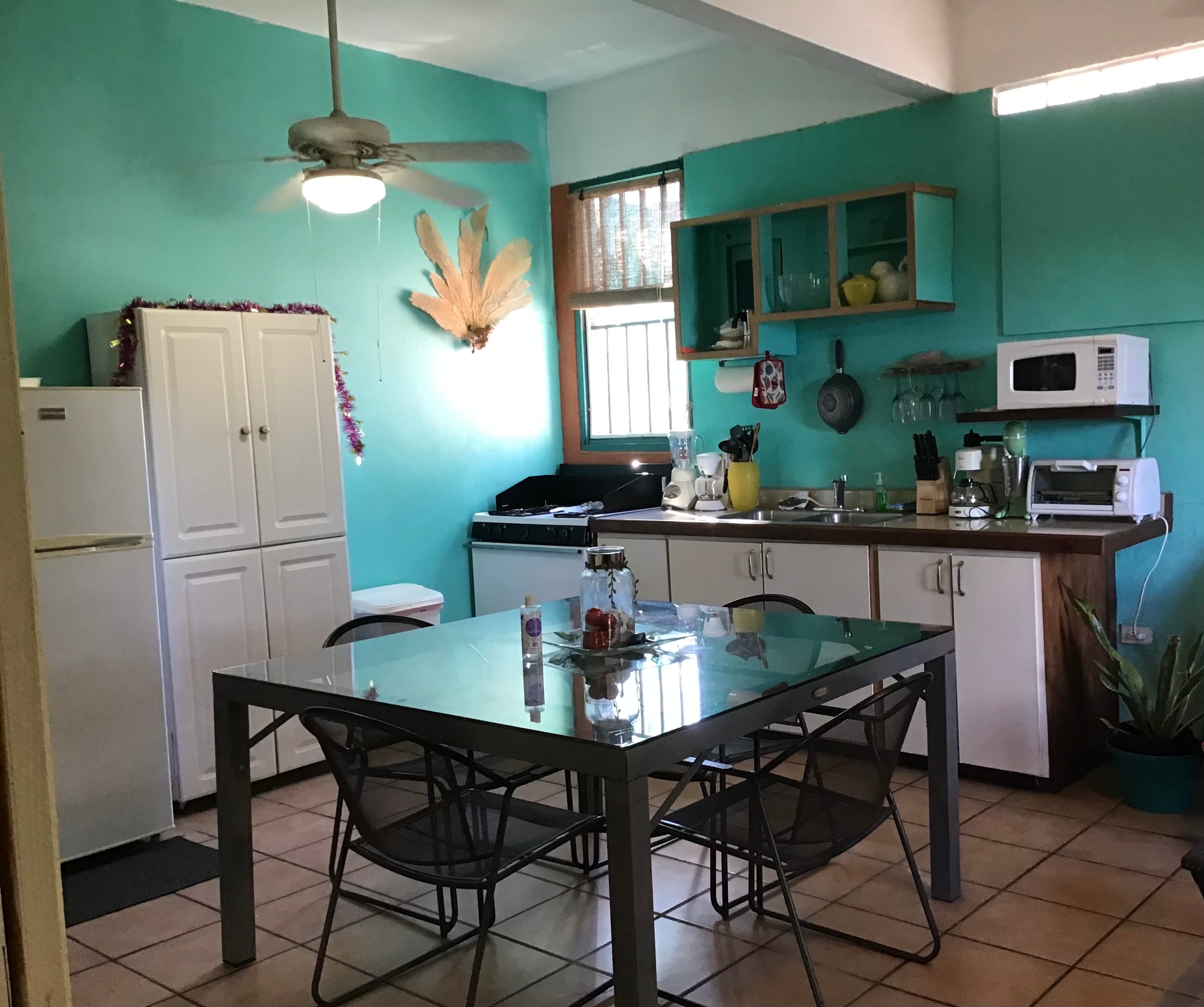 Gaviota full kitchen with teal walls and dining table