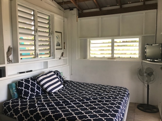 La Paloma bedroom with louvered windows